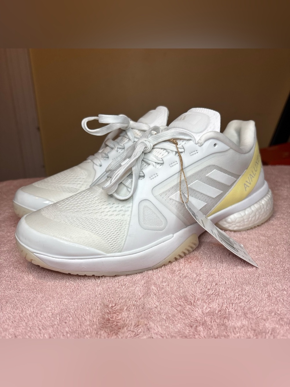 adidas Avaluxe Women Size 7.5 Tennis White Sneakers Athletic Shoes JQ7080